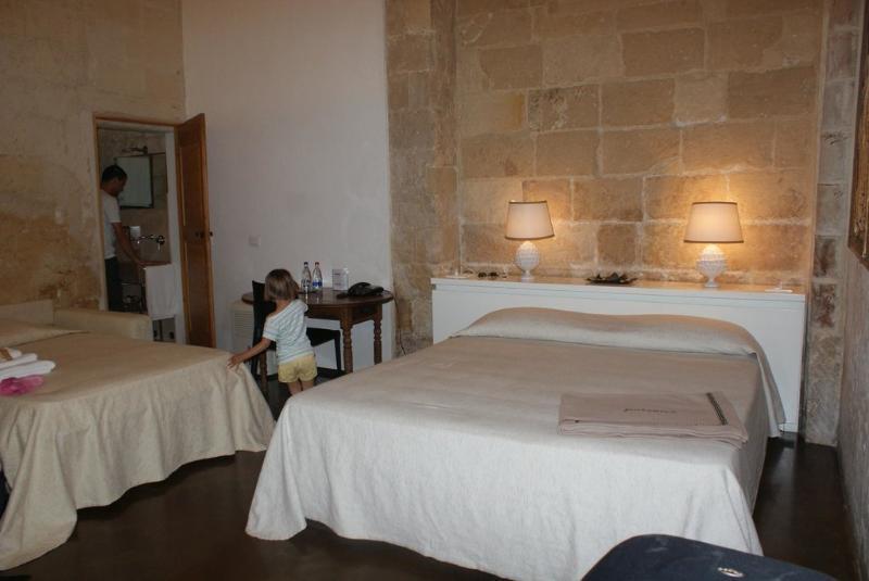 Palazzo Persone Dimora Storica Bed & Breakfast Lecce Exterior photo