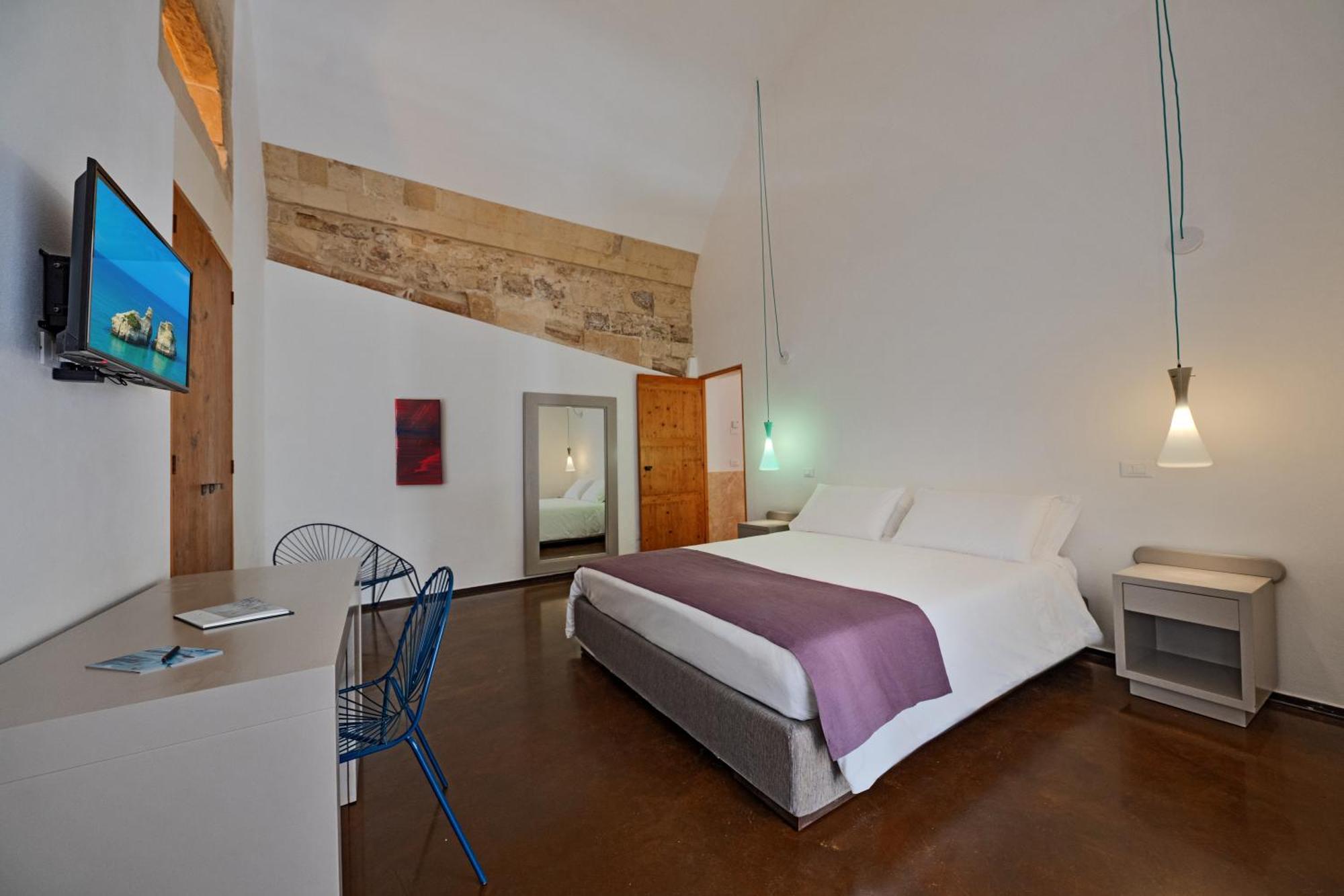 Palazzo Persone Dimora Storica Bed & Breakfast Lecce Exterior photo