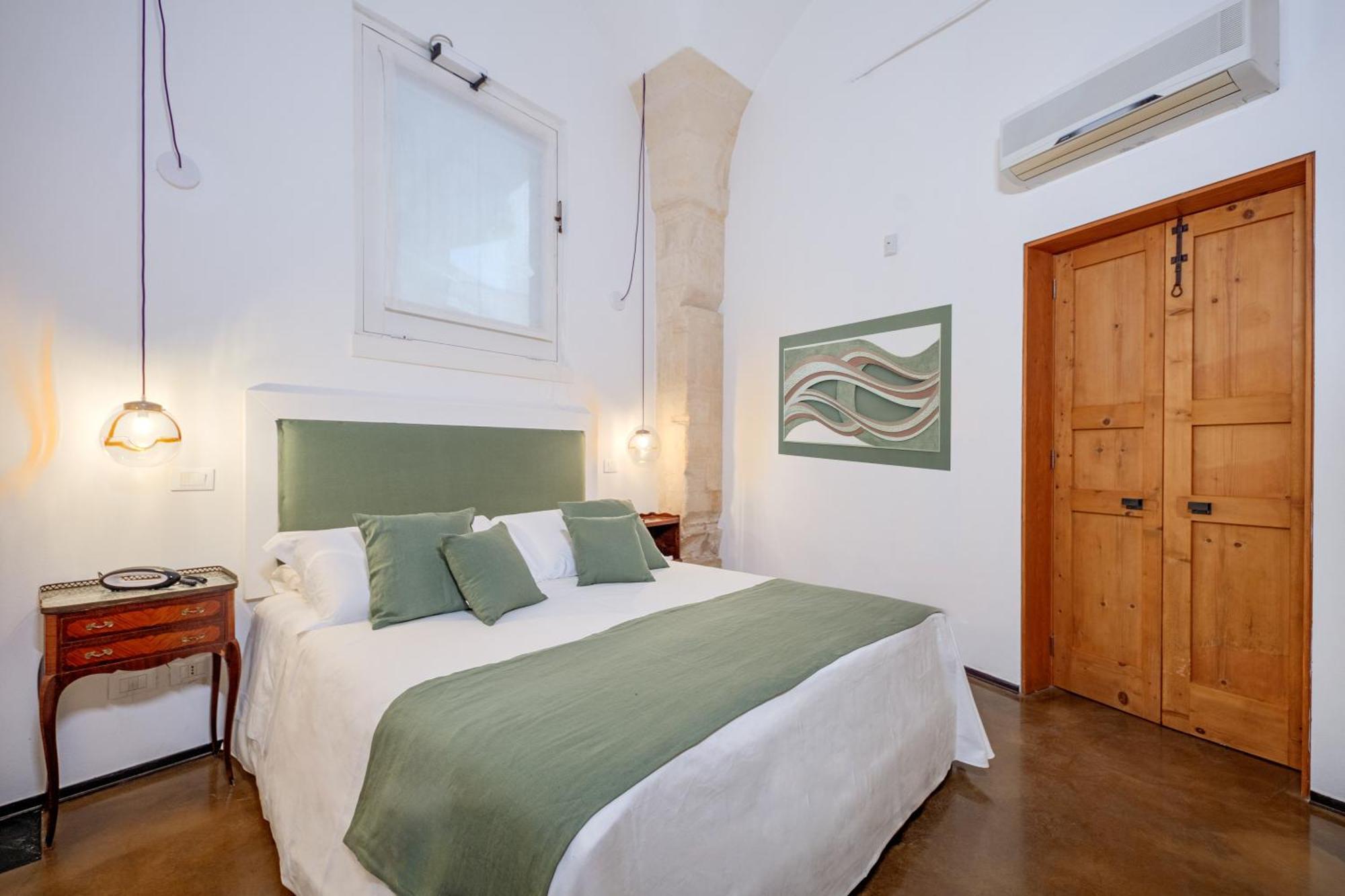 Palazzo Persone Dimora Storica Bed & Breakfast Lecce Exterior photo