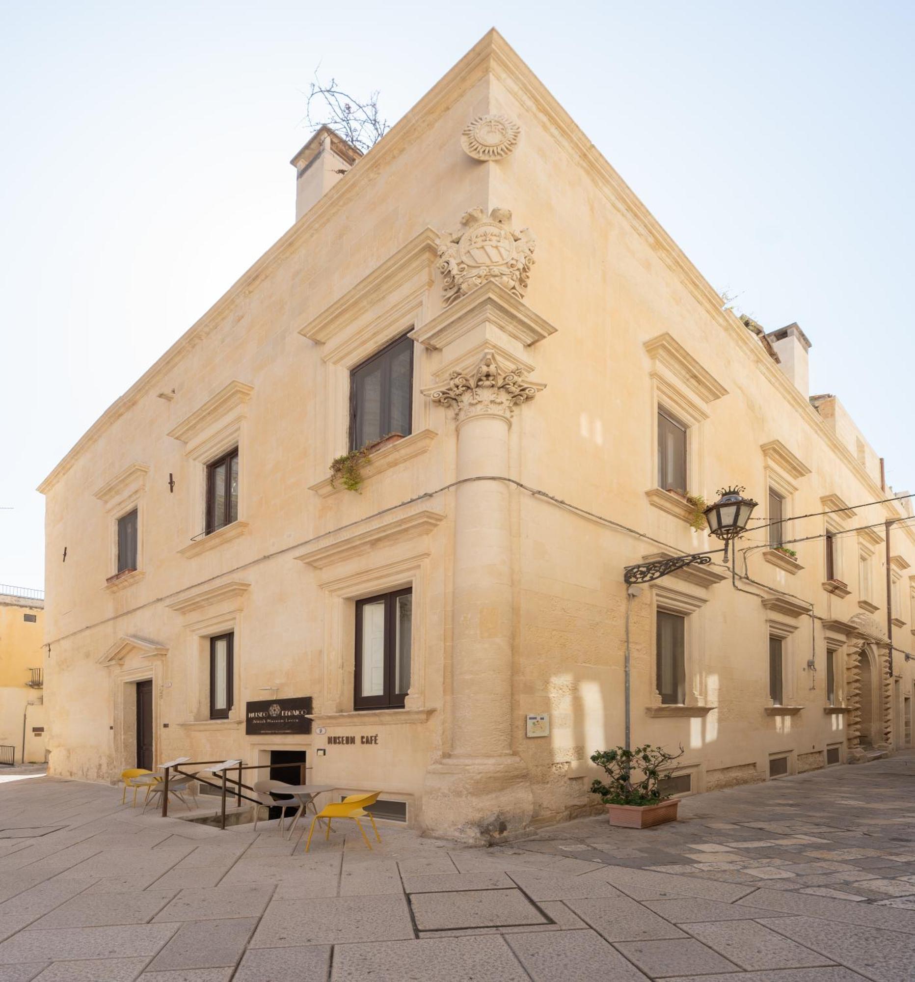 Palazzo Persone Dimora Storica Bed & Breakfast Lecce Exterior photo