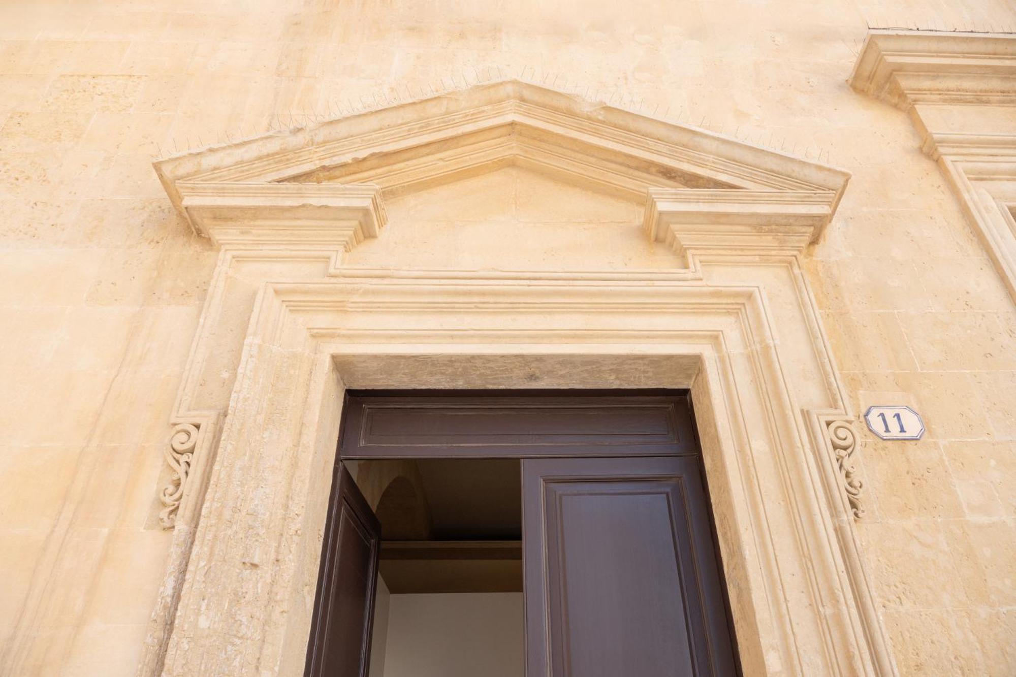 Palazzo Persone Dimora Storica Bed & Breakfast Lecce Exterior photo