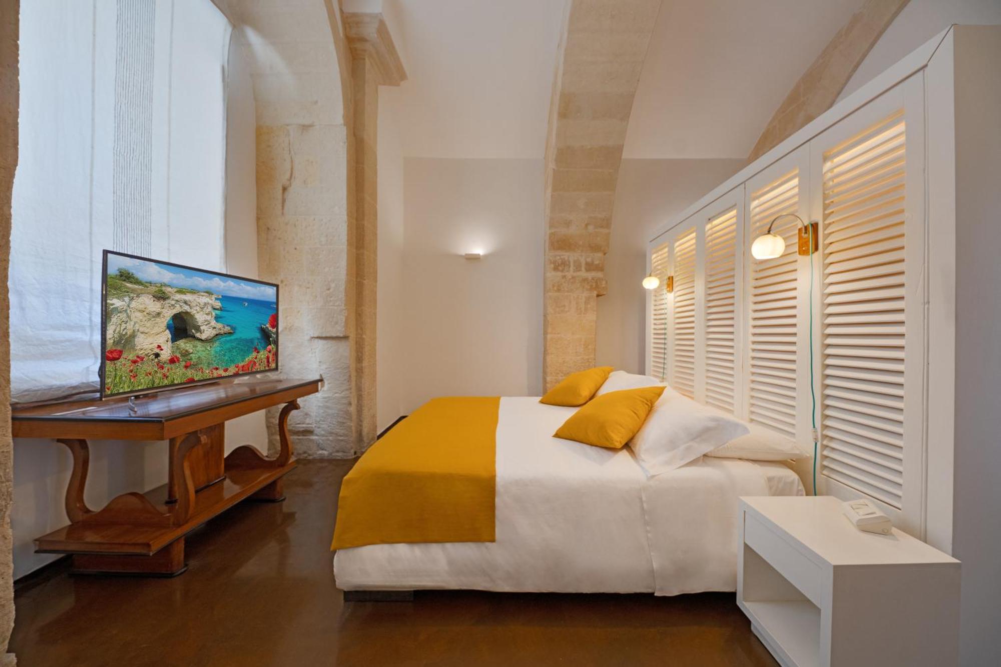 Palazzo Persone Dimora Storica Bed & Breakfast Lecce Exterior photo