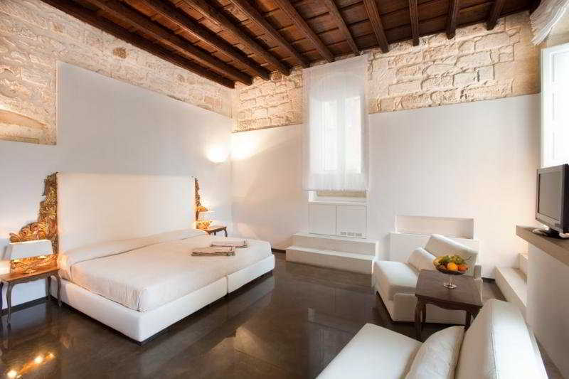 Palazzo Persone Dimora Storica Bed & Breakfast Lecce Exterior photo